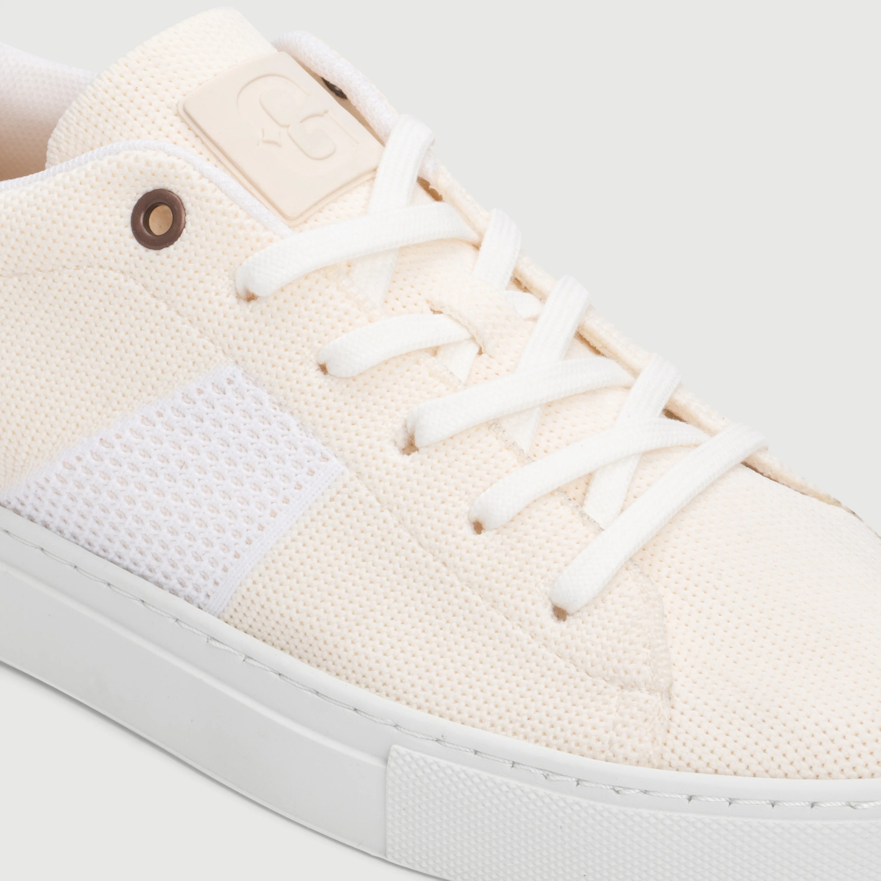 The Royale Knit 2.0 - Panna White