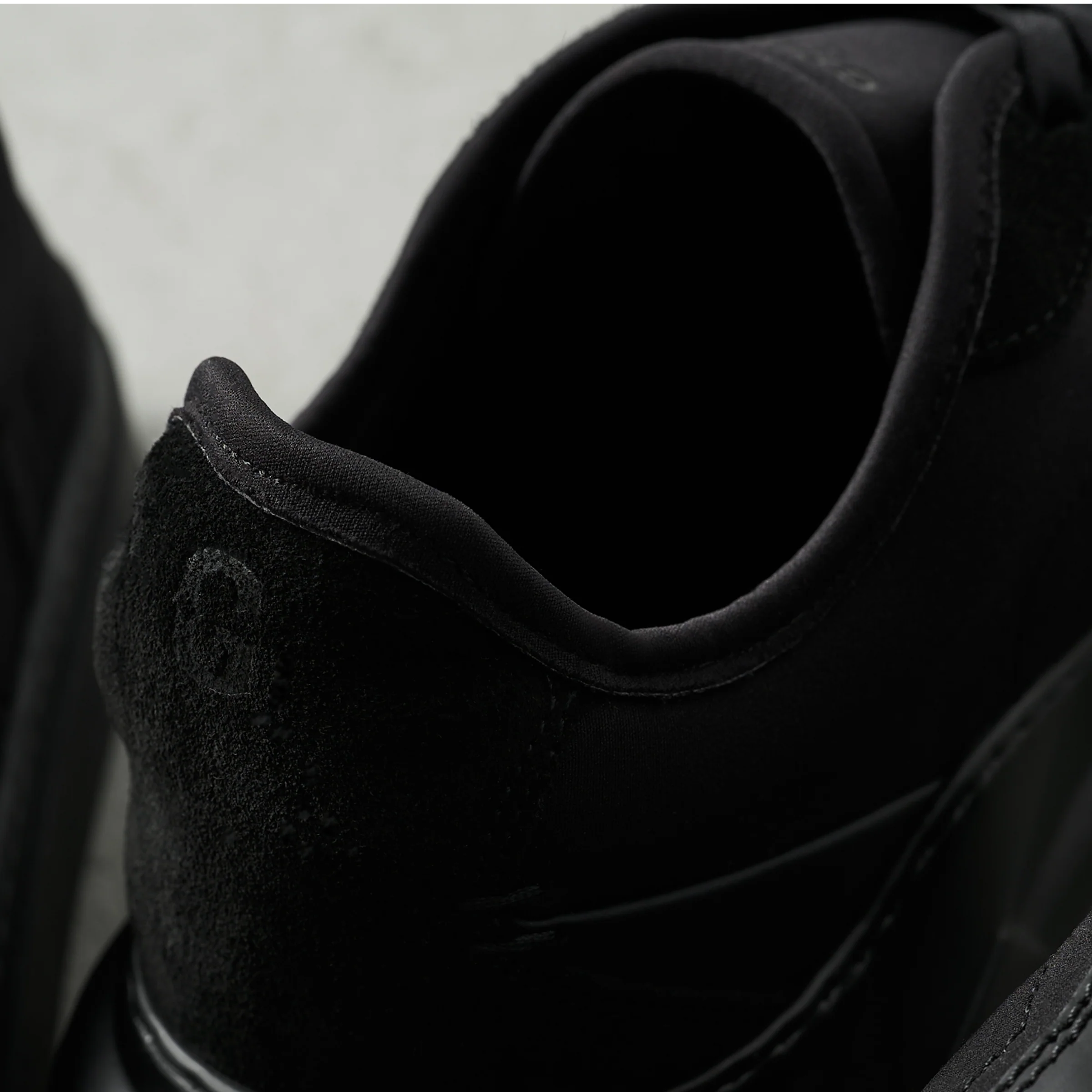 The Manhattan City Runner - Matte Black
