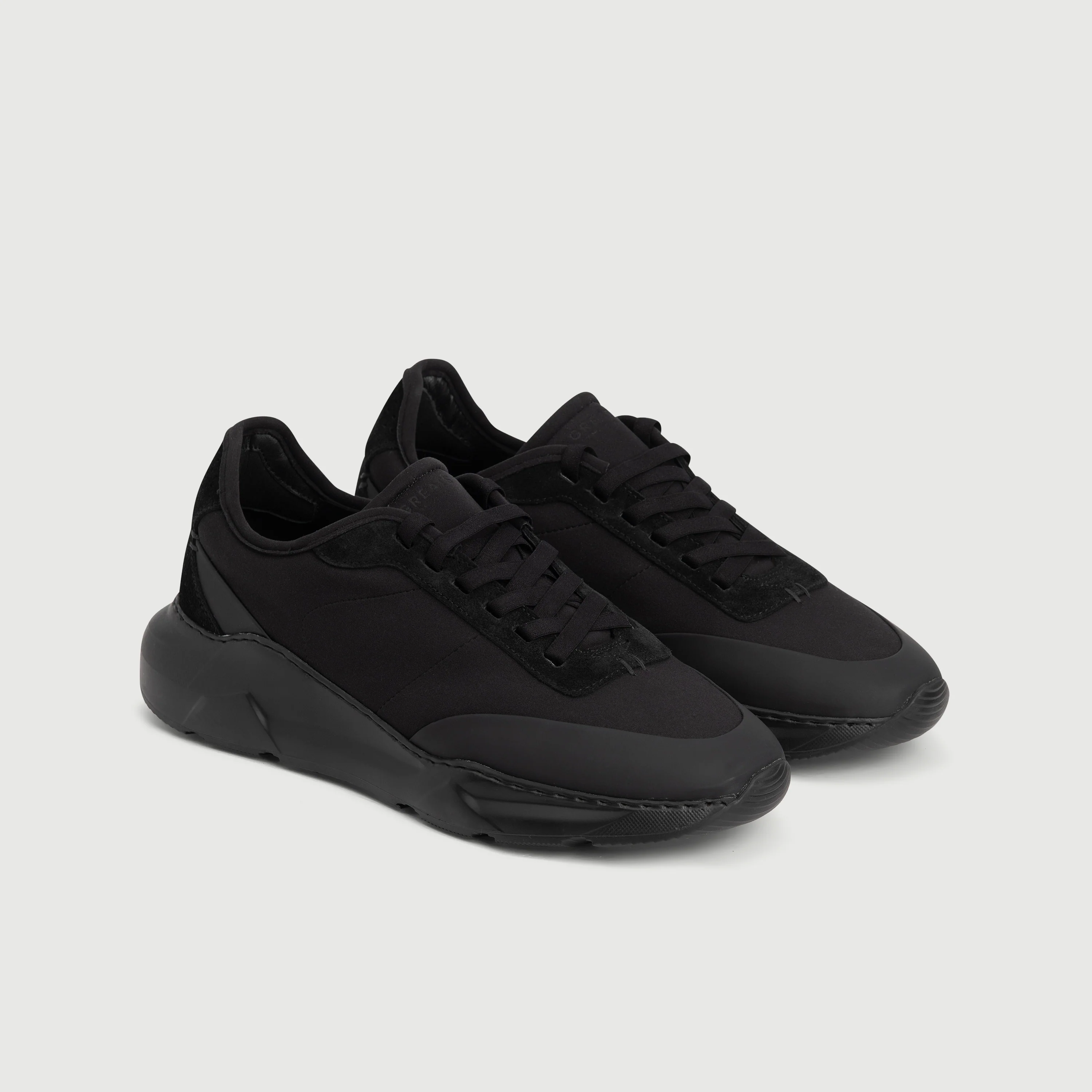 The Manhattan City Runner - Matte Black 3 The Manhattan City Runner - Matte Black