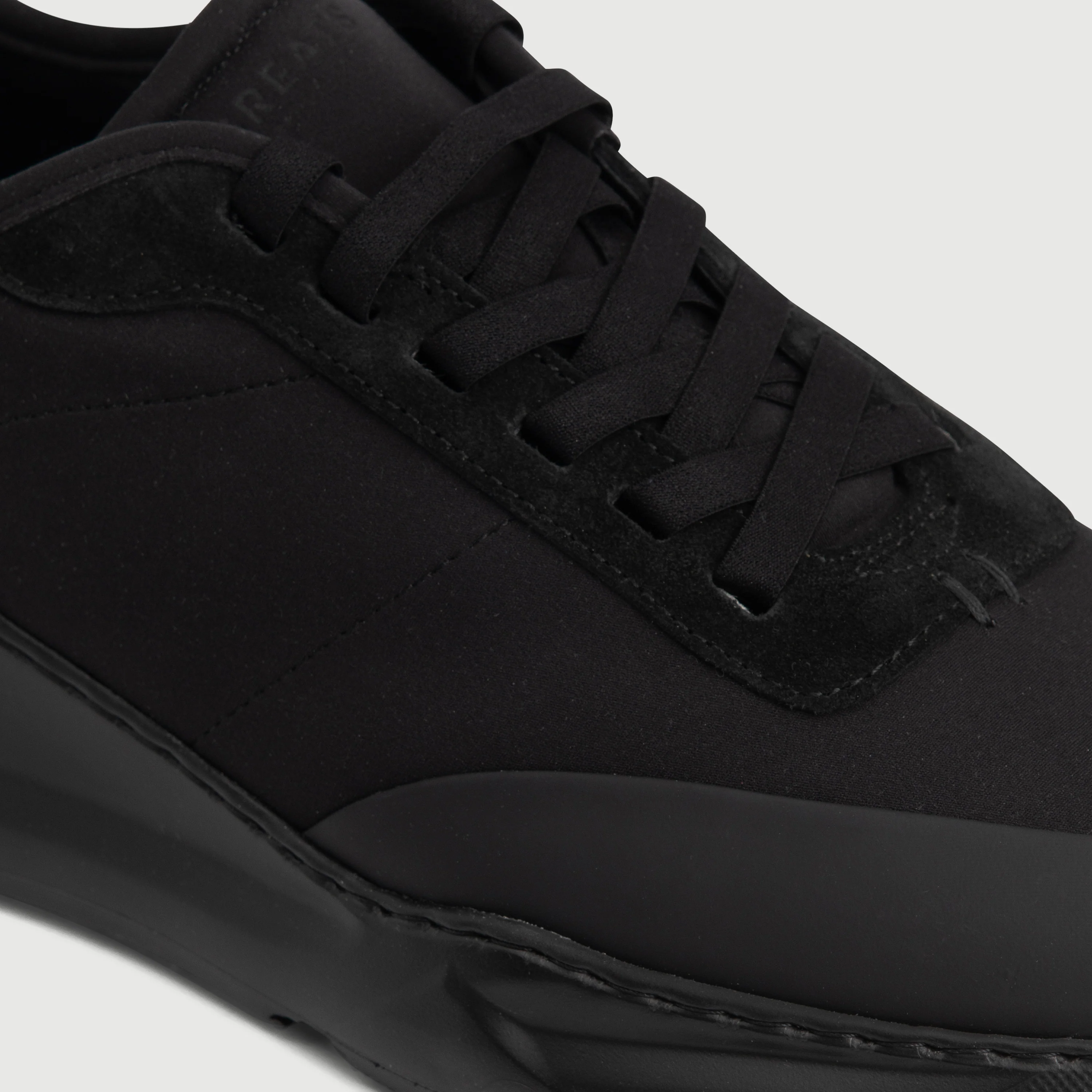 The Manhattan City Runner - Matte Black 4 The Manhattan City Runner - Matte Black