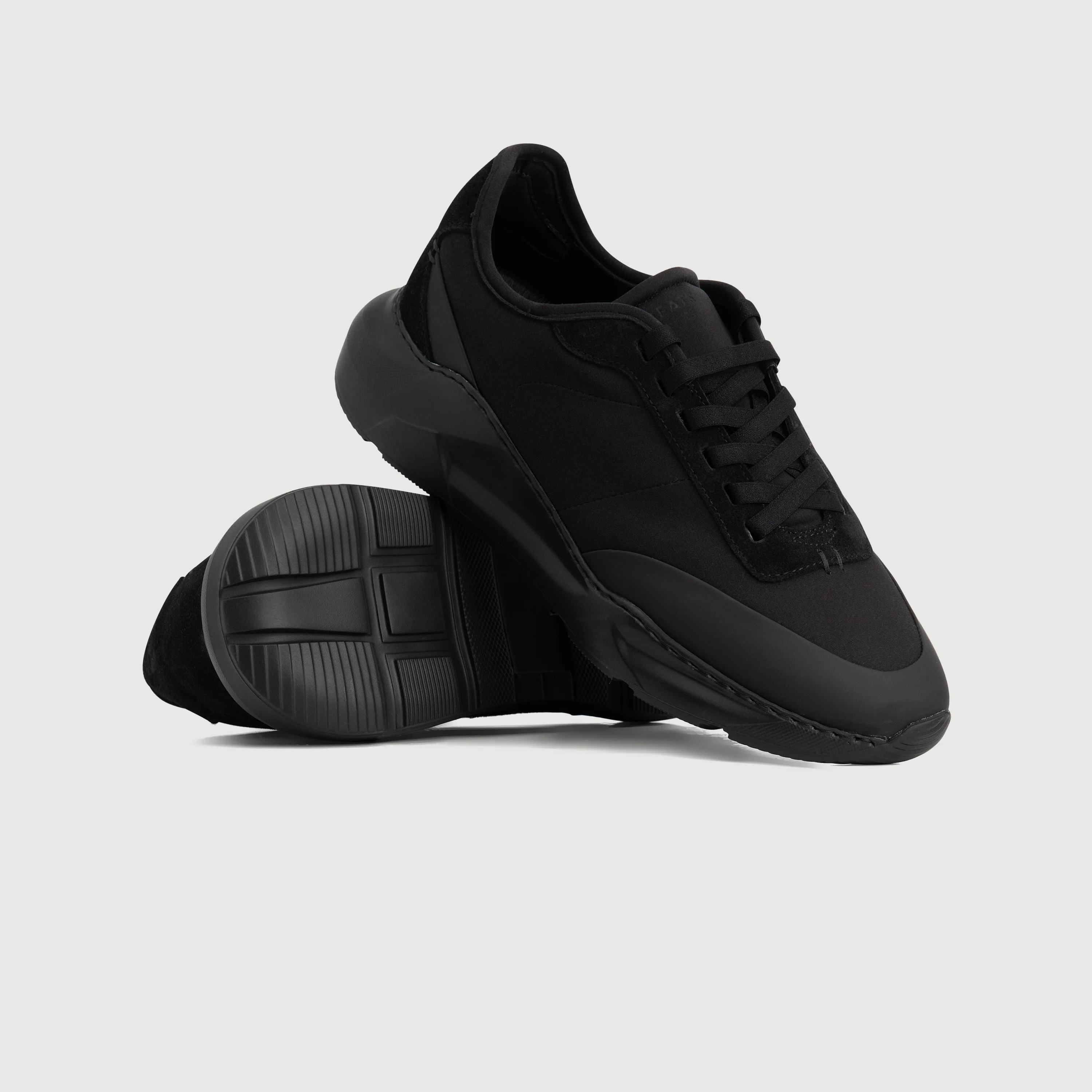 The Manhattan City Runner - Matte Black 5 The Manhattan City Runner - Matte Black